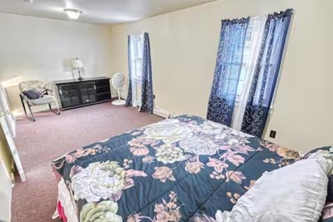 Spacious Cabin - Mountain Lodge on 35 Acres