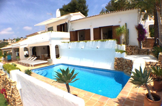 Spacious Charm Villa, Sea Views, 500m From El Portet Beach