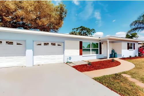 Spacious Clearwater Vacation House with Cowboy Pool Pet Friendly Fire Pit Life size Games Close to Clearwater Beach Biking Trail Farmers Markets S Harbor Health Spa Baycare Ballpark and Ruth Eckerd Hall Golf Courses