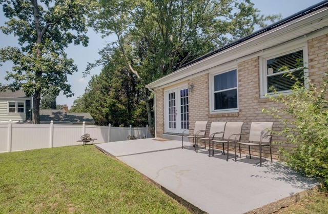 Spacious Clinton Home w/ Patio: 12 Mi to Capitol!