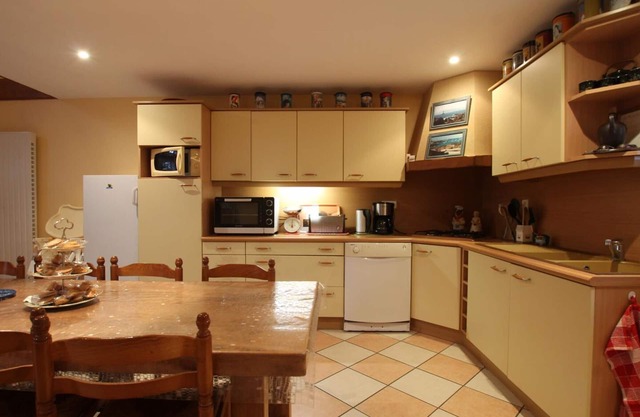 Spacious Comfort in Ver with Fireplace and BBQ