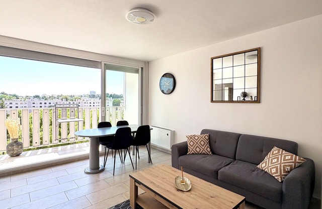 Spacious, comfortable family apartment near the city center
