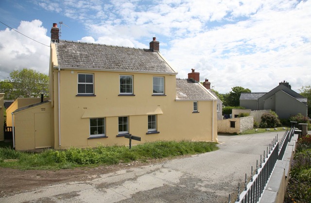 Spacious, cosy home on the Pembs coastal path, close to St. Davids and beaches