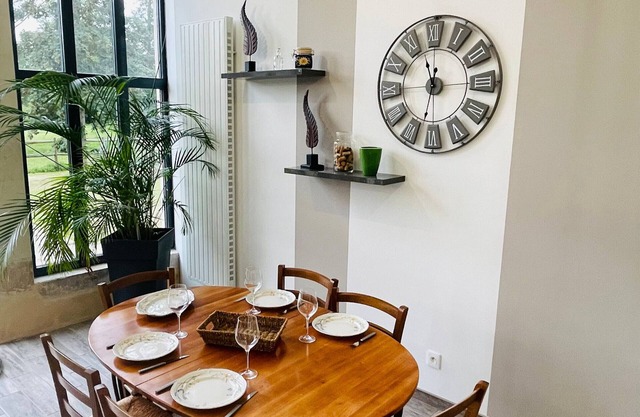 Spacious Cottage in Private Park, Sleeps 5, Large Shower, Private Terrace
