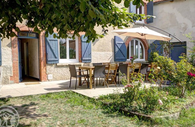 Spacious cottage with garden and children's games, near St-Etienne and Lyon