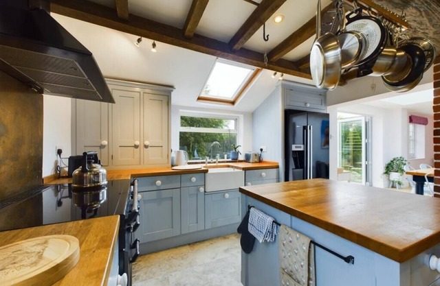 Spacious Country Cottage on border of England & Wales