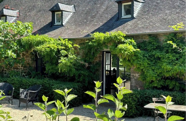 Spacious Country House nestled in Chateau Gardens