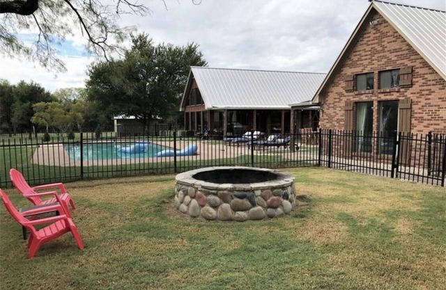 Spacious Country Home Entire house Sleeps 10 3500 sq ft