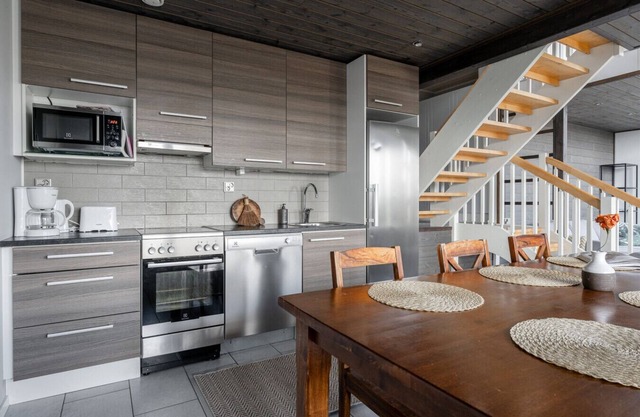 Spacious & Cozy 2BR Cabin at Riihivuori Peak next to Ski Slopes