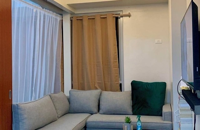 Spacious, cozy, executive studio with balcony in amazing Iloilo City!