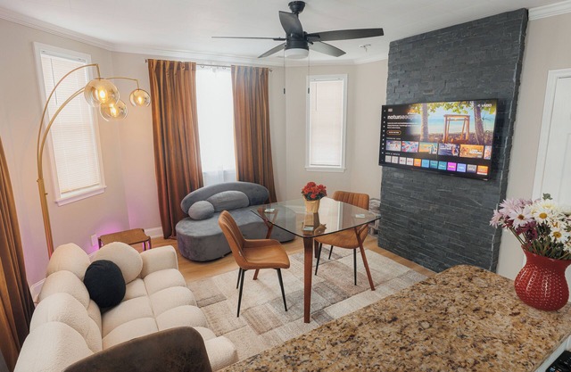 Spacious Cozy 4BR/2BA Apartment, Free Park, WiFi, AC/Heat