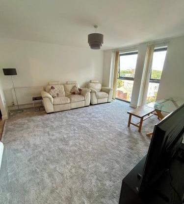 Spacious Croydon Flat