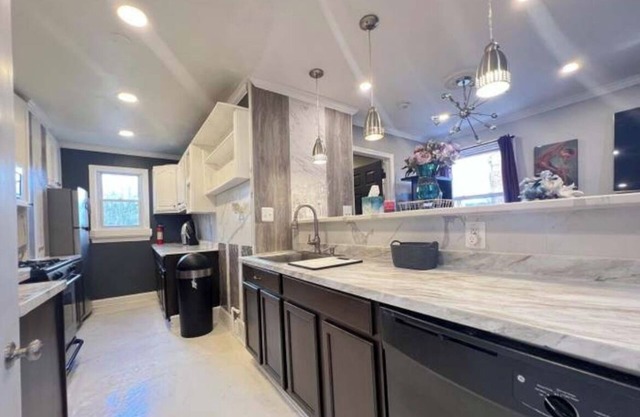 Spacious DC Getaway Modern Comfort Walk-In Shower Near Metro