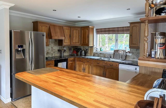 Spacious detached bungalow set on the edge of Loch Alsh with direct access to the sea loch.