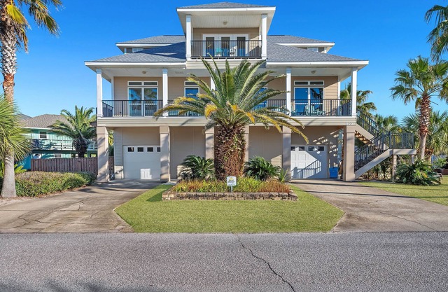 Spacious Dog-Friendly Home | Family Tides | My Beach Getaways