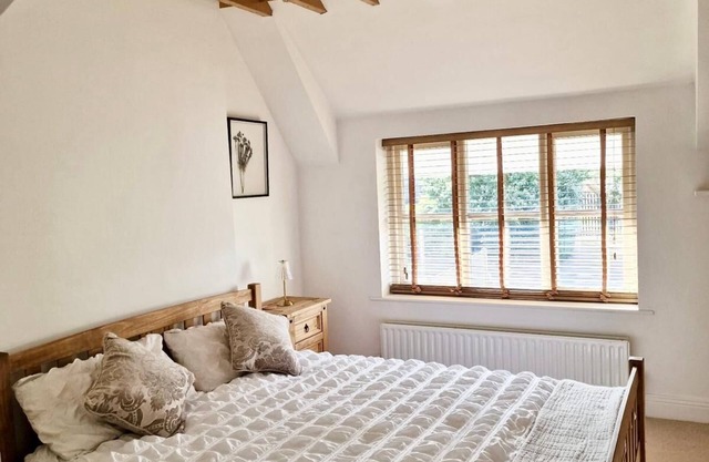 Spacious Double Bed Room Ensuite & Onsite Parking - Only suitable for one guest
