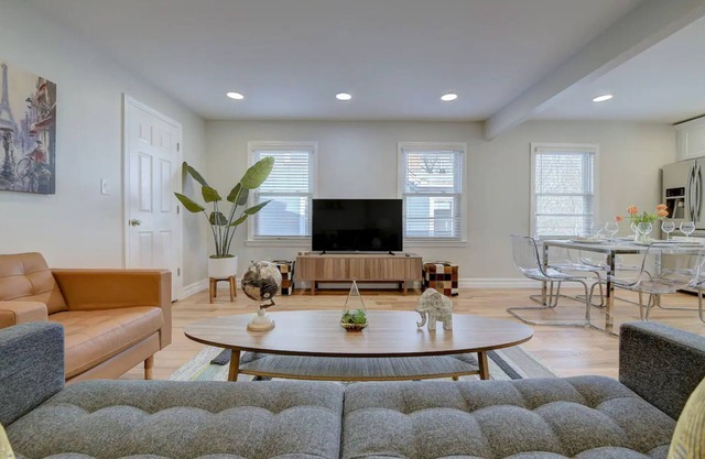 Spacious Downtown 2BR w/Parking