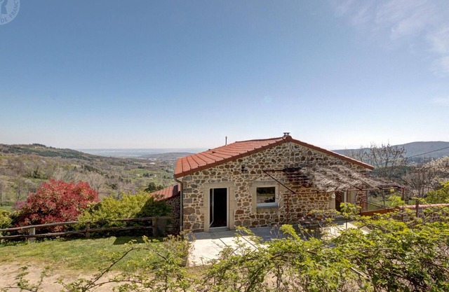 Spacious family cottage with WiFi in peaceful countryside