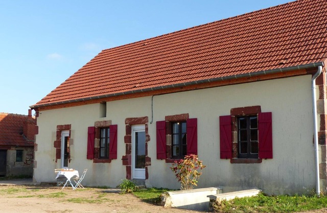 Spacious Family Country Retreat with Modern Amenities Near Le Pal Amusement Park