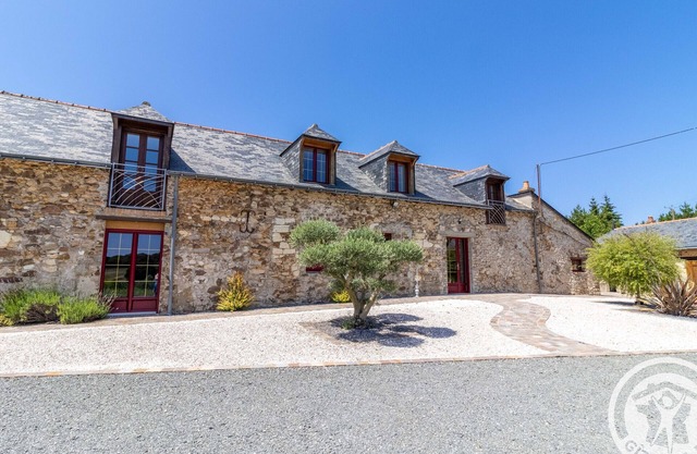 Spacious Family Getaway: Private Pool, Modern Amenities, Close to Angers & La Flèche Zoo