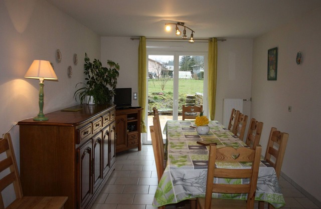 Spacious Family-Friendly Cottage with Large Terrace, Garden, and Easy Access to Ski and Lake Activities