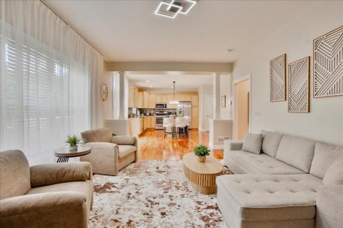 Spacious Family Friendly Royal Residence