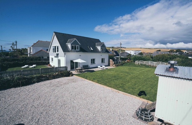 Spacious family home, prime location 2 minutes from Trevone's beautiful beaches