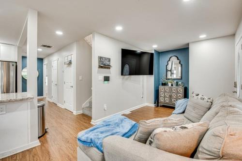 Spacious Family Retreat Near Airport home