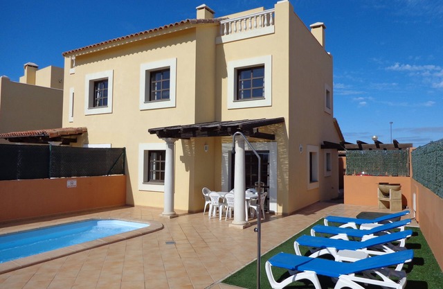 Spacious Family Villa, Private Heated Swimming Pool & Superfast Fibre Internet