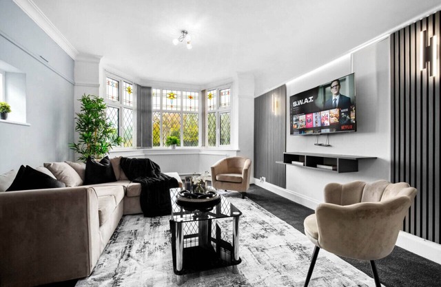 Spacious Five Bed House Near Airport - Parking - Garden