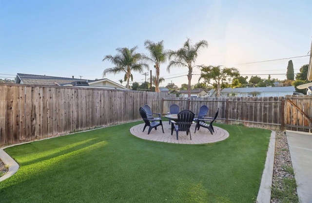 Spacious-Gate-Ranch-KingBed-1600 sqft 3Beds/1.5Bth