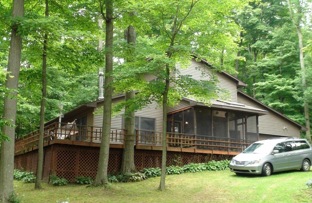 Spacious getaway on Lake Henry. .