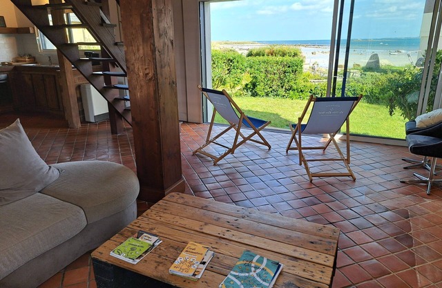 Spacious holiday home with sea view