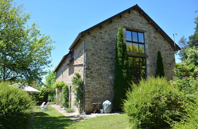 Spacious holiday home with pool near Beaulieu sur Dordogne