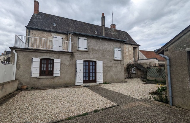 Spacious Home with Courtyard, Near Nature Park, 10 mins to Bellebouche, Fireplace, Garage