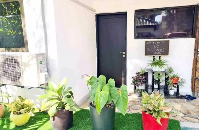 Spacious home 1BR with livingroom ,kitchen, Wi-Fi.