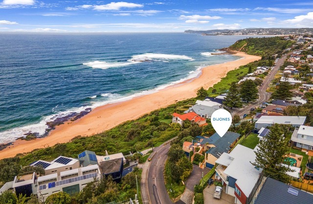 Spacious Home with Ocean Views, Close to Beach