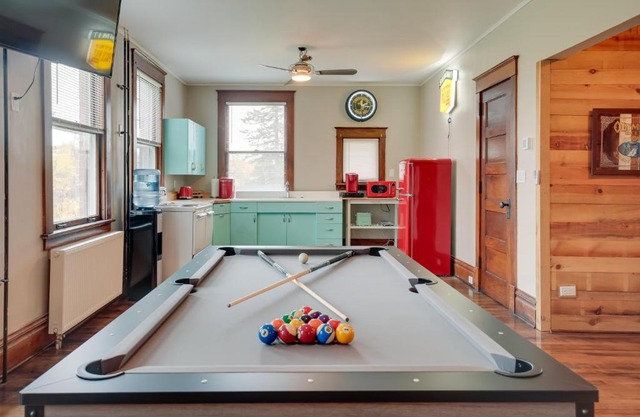 Spacious Home in Ramsay 9 Smart TVs and Pool Table!