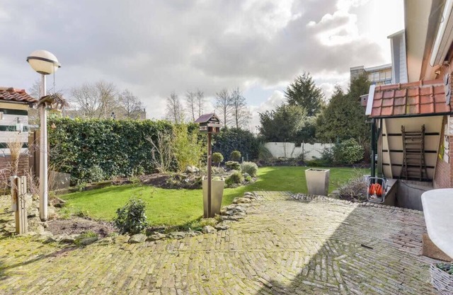 Spacious home, large sunny garden Halfweg. Sleeps max 4 adults + 2 children