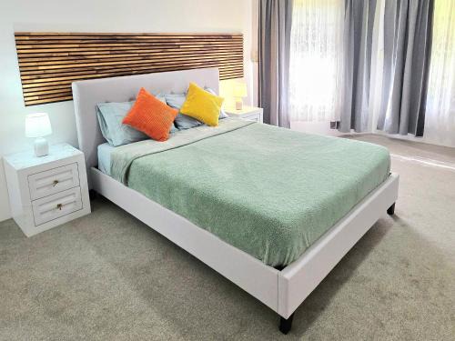 Spacious Home Located Near Airport & City