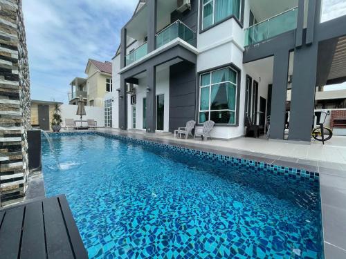 Spacious Home with Private Swimming Pool in Langkawi by Zervin