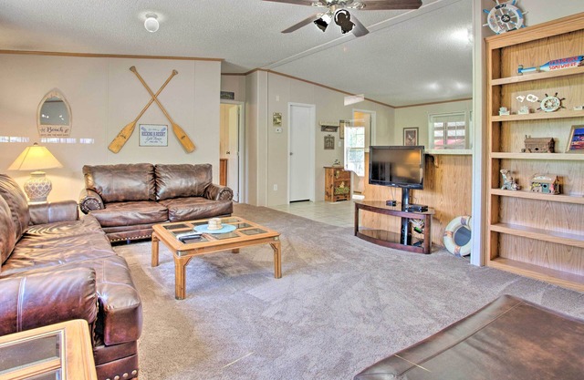 Spacious House ~ 1 Mi to Lake & Boat Ramp!
