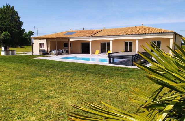 SPACIOUS HOUSE IN PEACE WITH POOL