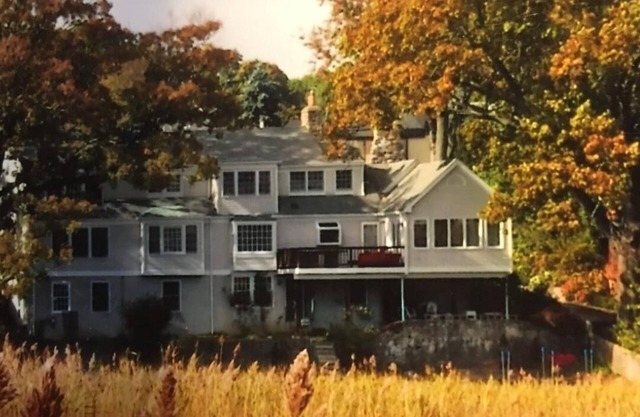 Spacious House Next To Nature Preserve Adjacent To Long Island Sound
