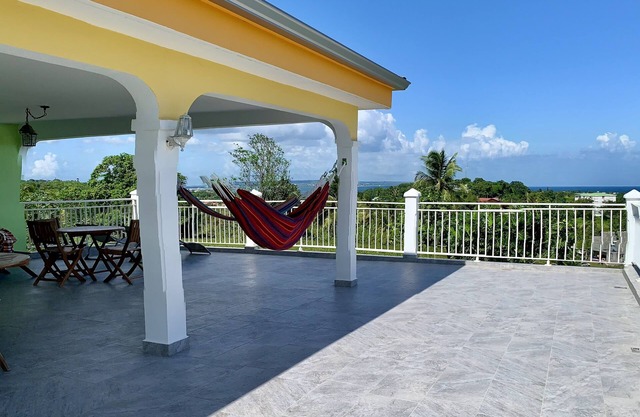 Spacious house with a beautiful unobstructed view of nature and the sea