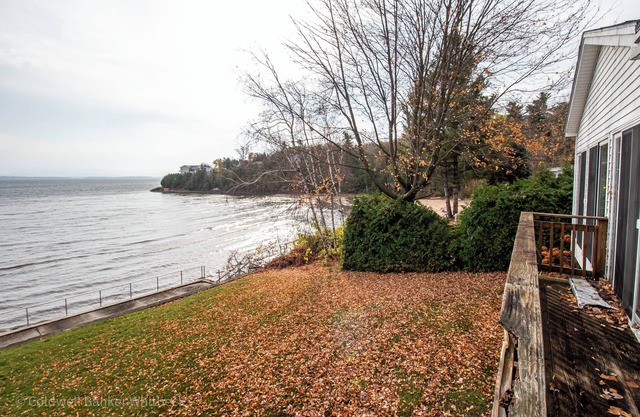 Spacious Lake Front 6-bedroom house on Historic Lake Champlain