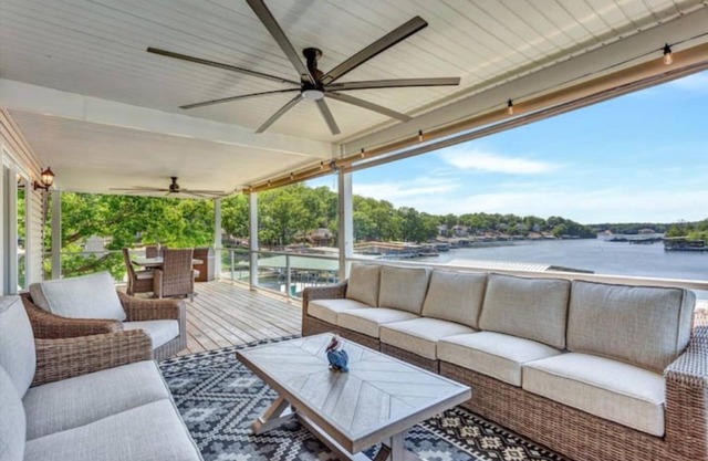 Spacious Lakehouse W/Private dock, Sleeps 16+