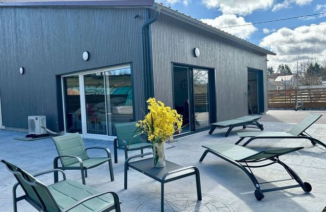 Spacious lodge in Sanchey near the lake, sauna, games, close to nature