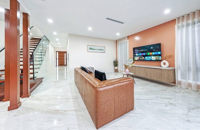 Spacious & Luxury 4Bed Room Retreat Near Station