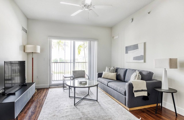 Spacious Miramar 2BR w/Gym, Pool & W/D, nr WF, by Blueground
